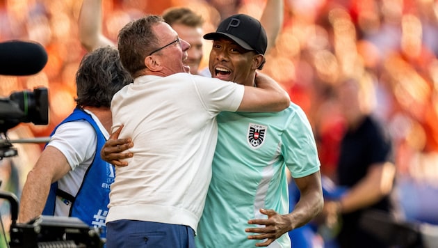 Ralf Rangnick (left) continues to rely on captain David Alaba. (Bild: GEPA/GEPA pictures)