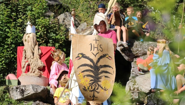 The mysticism of the Untersberg reaches as far as Lungau: theater in Thomatal continues the tradition of Pastor Valentin Pfeifenberger. Little stars as ravens, princesses, death and devils (Bild: Holitzky Roland)