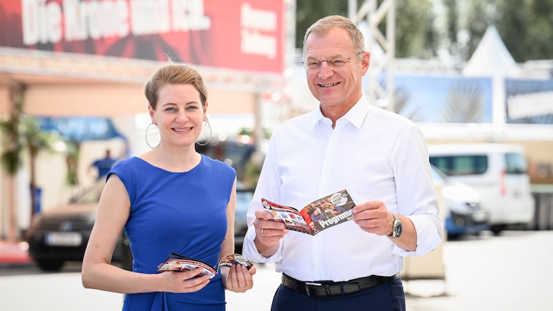 "OÖ-Krone" editor-in-chief Alexandra Halouska and Governor Thomas Stelzer. (Bild: Wenzel Markus)