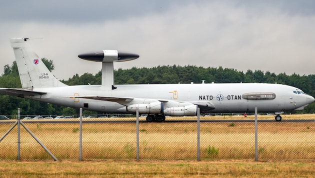 NATO-Flugzeug in Geilenkirchen (Archivbild) (Bild: stock.adobe.com/VanderWolf Images)