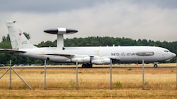 NATO-Flugzeug in Geilenkirchen (Archivbild) (Bild: stock.adobe.com/VanderWolf Images)