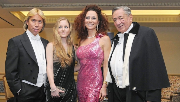 Helmut Werner at the 2013 Opera Ball with Jacqueline Lugner, "Mausi" Lugner and Richard Lugner (Bild: APA)