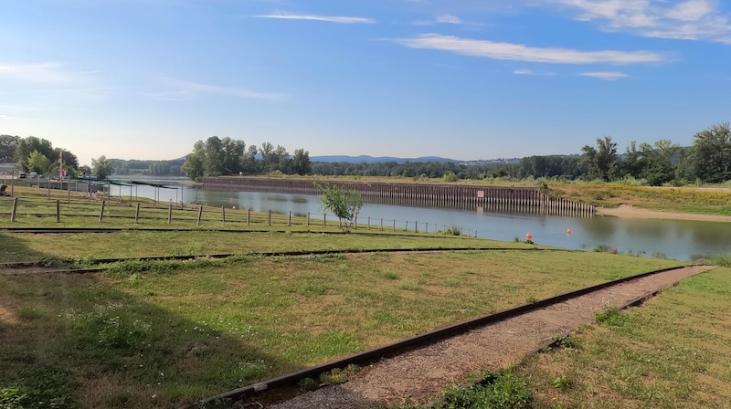 Signa plante gemeinsam mit der Stadt Wohnungen und Grünflächen auf der Halbinsel im Hintergrund. Nun sieht die SPÖ eine „neue Chance“. (Bild: Molnar Attila)