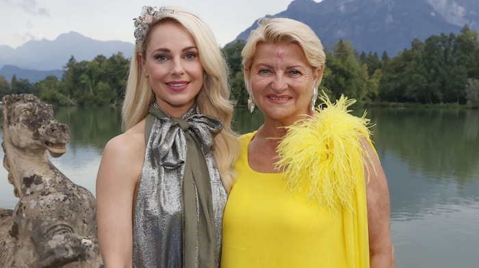 Presenter Silvia Schneider with real estate expert Marlies Muhr