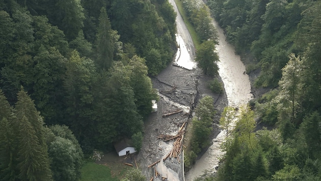 Storm damage after a strong thunderstorm front in Salzburg on Monday evening (Bild: APA/Freiwillige Feuerwehr St. Johann)