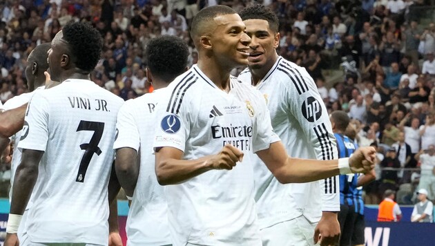 The jubilation of Real's neo-superstar Kylian Mbappé with his teammates ... (Bild: Associated Press)