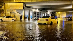 Aufgrund eines hängengebliebenen Pkws musste die Schwarzstraße kurzzeitig gesperrt werden. (Bild: Markus Tschepp/Markus Tschepp, Krone KREATIV)