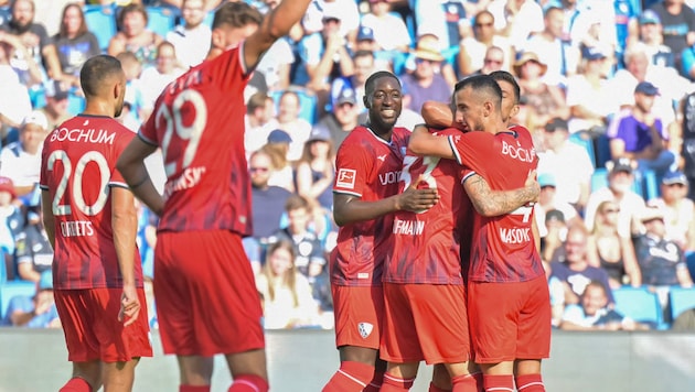 Die Spieler von Bochum tragen demnächst ihren Promi-Fan Herbert Grönemeyer auf dem Ärmel. (Bild: AFP)