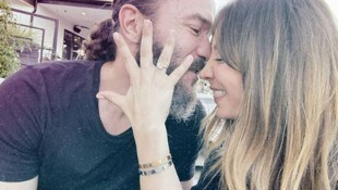 Kaley Cuoco ist mit Tom Pelphrey verlobt und zeigt in ihrer Instagram-Story stolz ihren ...