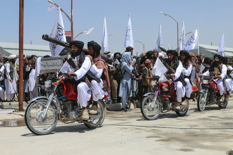 The Taliban celebrate the day they seized power. (Bild: AFP/Mohammad Faisal NAWEED)