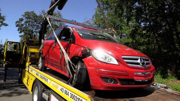 The Mercedes was badly damaged. (Bild: Maurice Shourot)