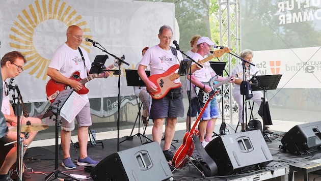 Wie jede andere Rockgruppe der Stadt, aber doch anders: die Werder Klub Band. (Bild: Zwefo)