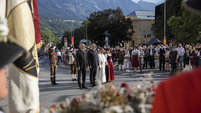 Customary reception in front of the Imperial Palace in Innsbruck.