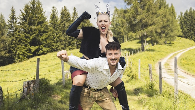 Also taking part in season 3 of "Forsthaus Rampensau" is "Wildsau" Lydia Kelovitz with "Bauer sucht Frau" star Johannes Höfinger. (Bild: ATV_Bernhard Eder )