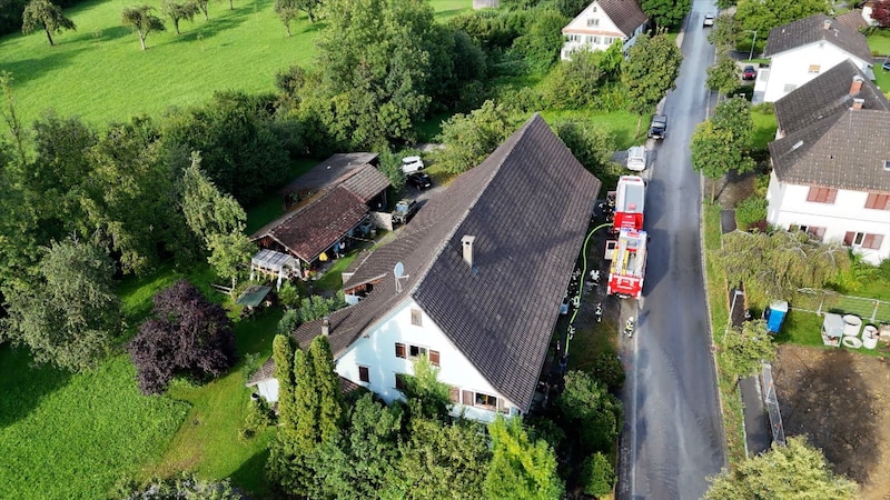 The fire department also had a lot to do in the affected buildings. (Bild: Shourot/Maurice Shourot)