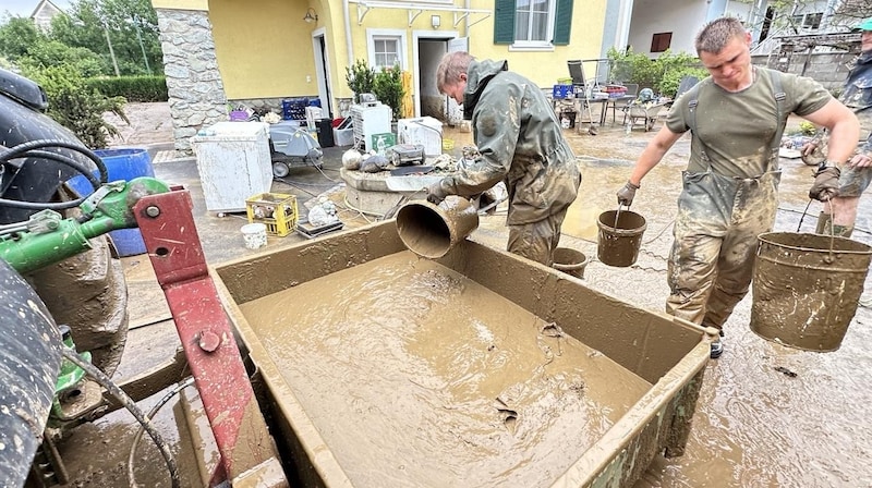 Even the army was deployed. (Bild: Schulter Christian)