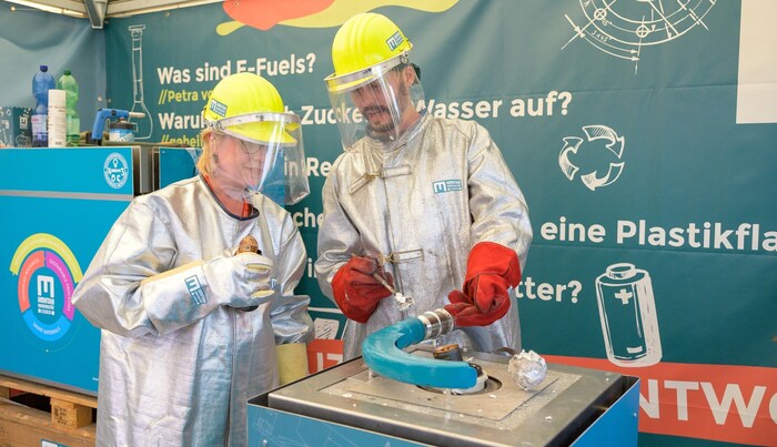 Cans become commemorative coins: Gewessler got a first-hand impression of the upcycling project ...