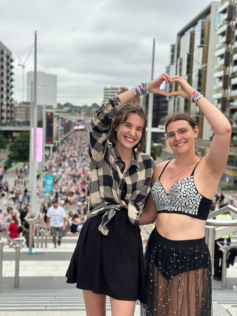 Fans from Austria: Sarah (23, left) from Petzenkirchen and Lea (22) from Vienna (Bild: Steiner Clara Milena)