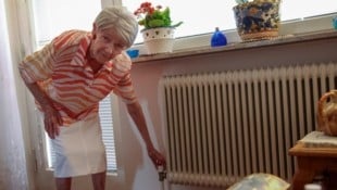 Die Salzburgerin Helena Hofer (94) gibt sich nicht damit zufrieden, einfach viel mehr zu zahlen. (Bild: Tröster Andreas)