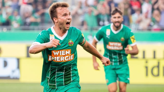 Matthias Seidl and Co. celebrate their 2:0 win against Trabzonspor ... (Bild: GEPA)