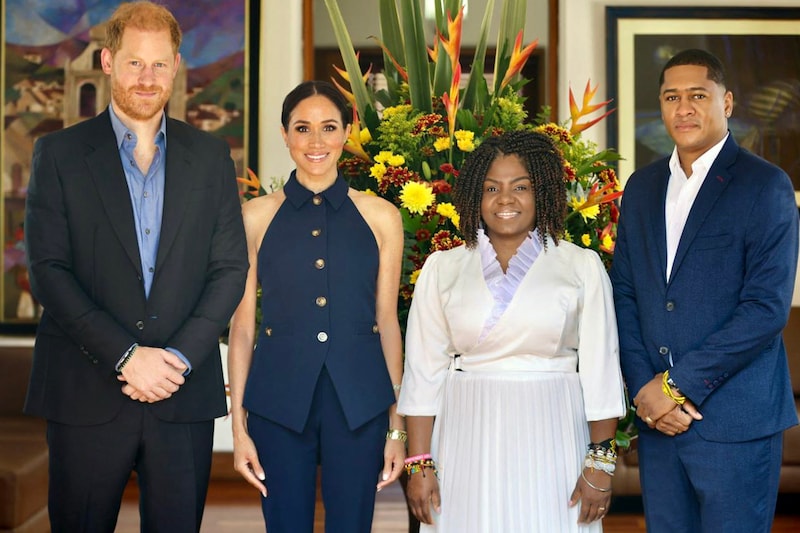 Prinz Harry, seine Frau Meghan, die kolumbianische Vizepräsidentin Francia Marquez und ihr Ehemann Yernei Pinillo (Bild: APA/AFP/Colombian Vice-Presidency/Handout)