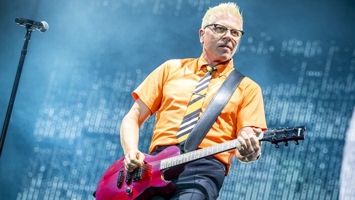 A mixture of investment banker and punk senior: Dexter Holland from The Offspring.