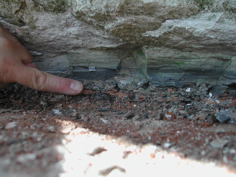 Fragments of the asteroid have spread all over the world. (Bild: AFP/Philippe CLAEYS)