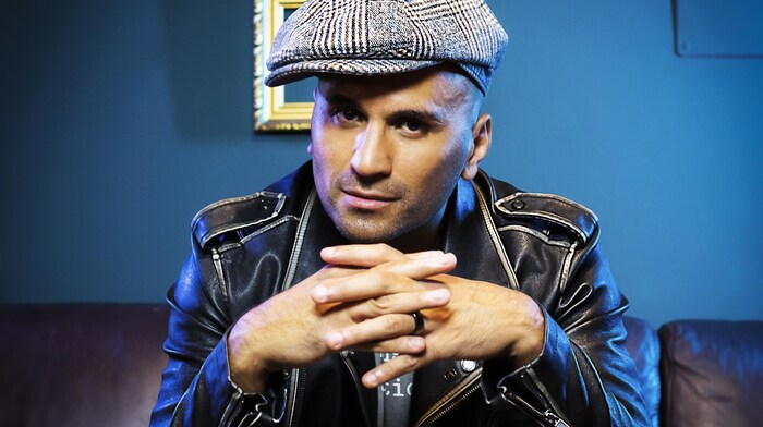 Star-Sänger Eric Papilaya (re. oben) war bei Starmania und beim ESC, er tritt nun in Linz auf.