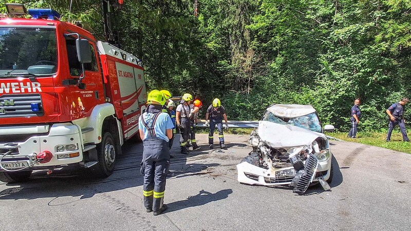 So sah das Unfallwrack nach der Bergung aus. (Bild: FF Bad Goisern)