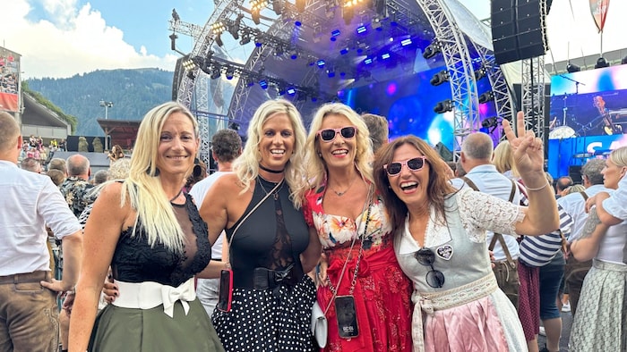 Auch dieses Damen-Quartett genoss den Abend in vollen Zügen.