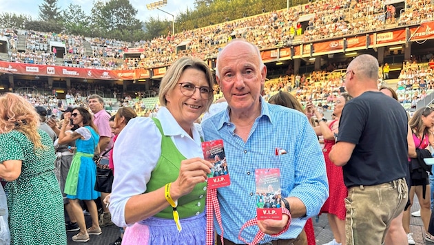 Eva Gutfertinger and her husband Hans looking forward to the concert. (Bild: Jasmin Steiner)