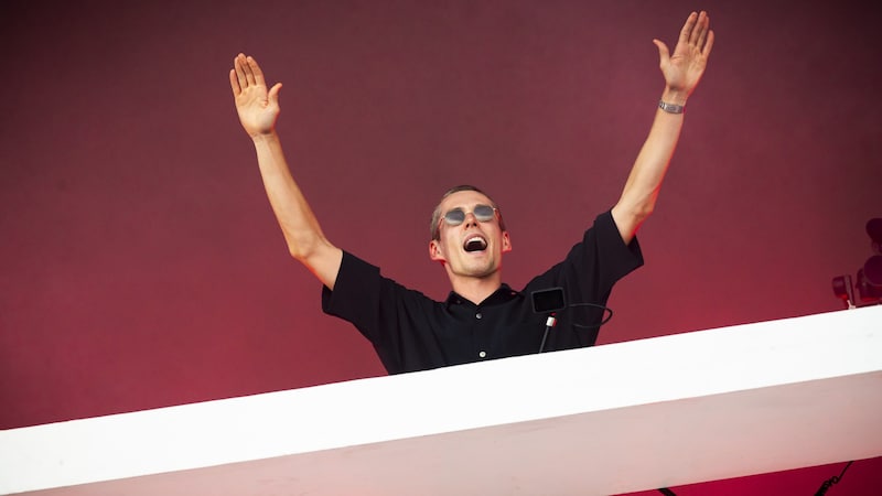 Belgian DJ Lost Frequencies opts for a more melodic approach and, in his early 30s, is already greying with dignity. (Bild: Andreas Graf)