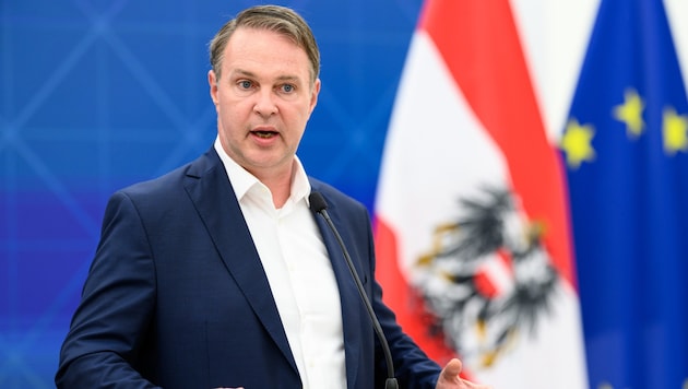 Vor- und Nachsorge gehören für Andreas Babler zusammen. (Bild: APA/MAX SLOVENCIK)