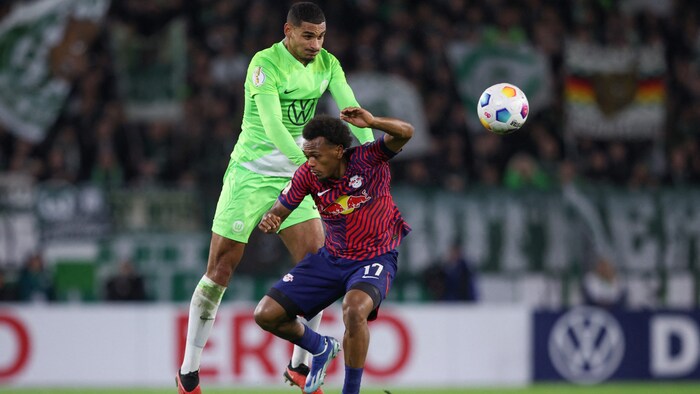 Maxence Lacroix (links) hat sich in Wolfsburg als Schlüsselspieler präsentiert.