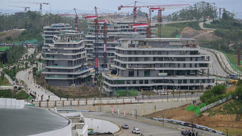 Nusantara: Noch ist das Bild von Kränen und staubigen Rohbauten geprägt. (Bild: AFP)