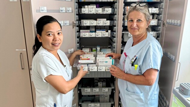 Naneth mit Pflegeassistentin Andrea Stadler absolviert derzeit in der Klinik Oberwart ihr Praktikum. (Bild: Gesundheit Burgenland)