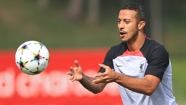 Thiago ist nicht mehr Teil des Trainerteams von Hansi Flick beim FC Barcelona. (Bild: AFP/APA/Lindsey Parnaby)