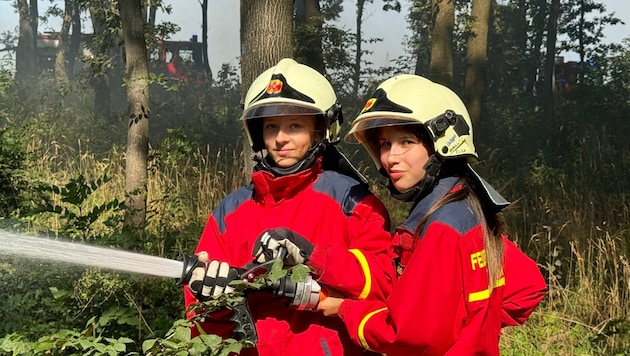 Mehrere Einsätze: Die jungen Feuerwehrleute bewiesen auch beim Löschen ihr Können. (Bild: FF Steinbrunn)