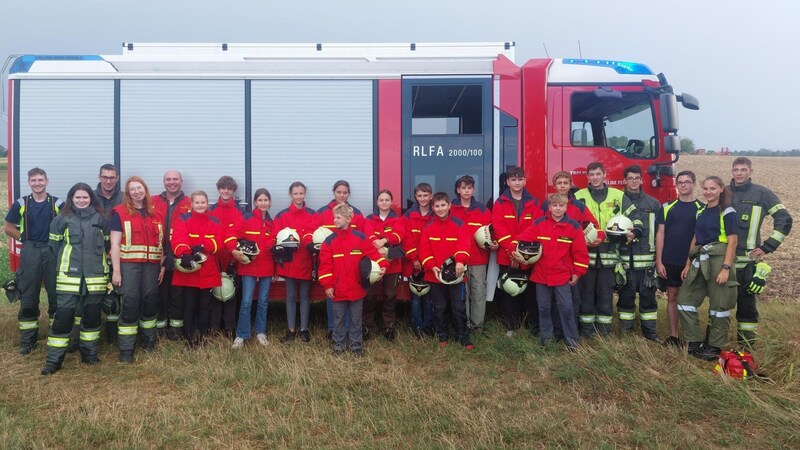 24-hour exercise: A total of 17 youth members of the Steinbrunn volunteer fire department took part. (Bild: FF Steinbrunn)