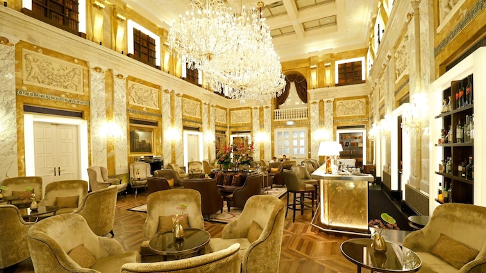 Das Ambiente in der Imperial Bar ist einzigartig.