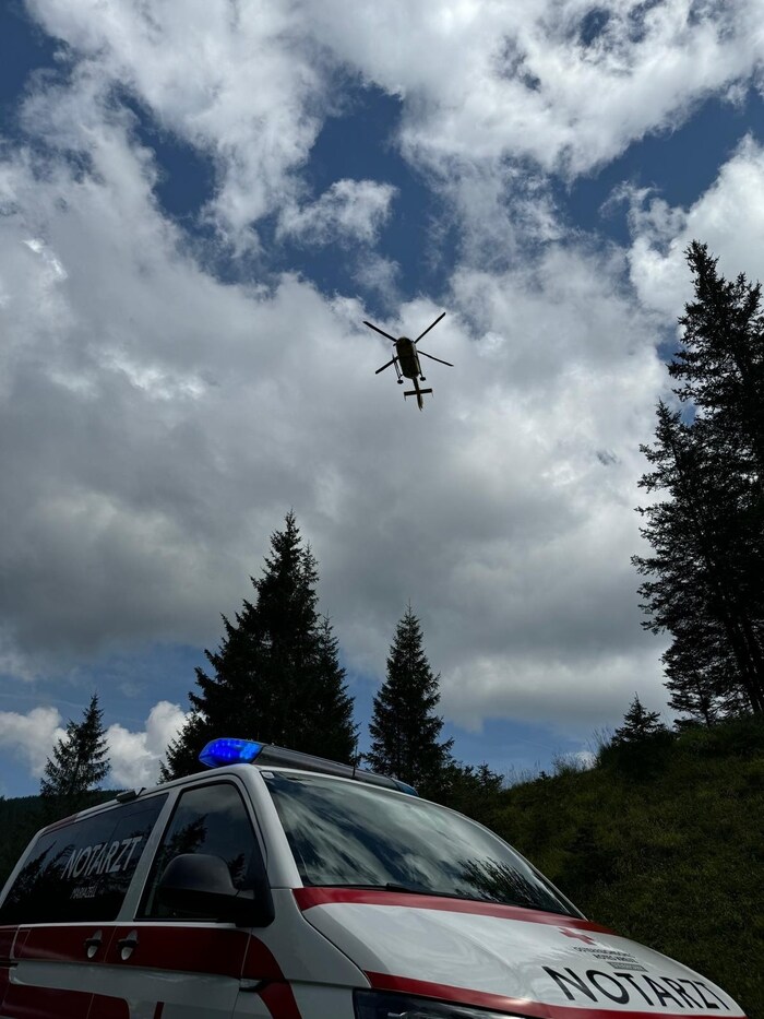 Der Helikopter Christophorus 15 musste anrücken.