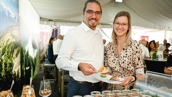 Karoline Singer, Head of Marketing at "OÖ-Krone", with Georg Reichenvater from DoN Catering, who ...