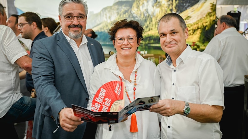 Harald Kalcher, "OÖ-Krone" editorial coordinator, with Andrea Heimberger and Andreas Stangl (AK/l.). (Bild: Wenzel Markus)