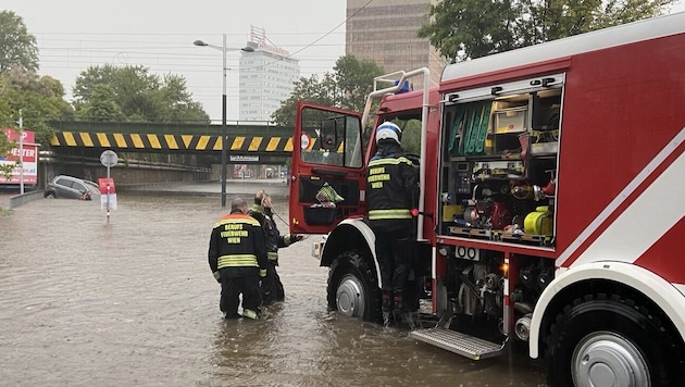 Die Wiener Feuerwehr im Einsatz (Bild: APA/Stadt Wien/Berufsfeuerwehr Wien)