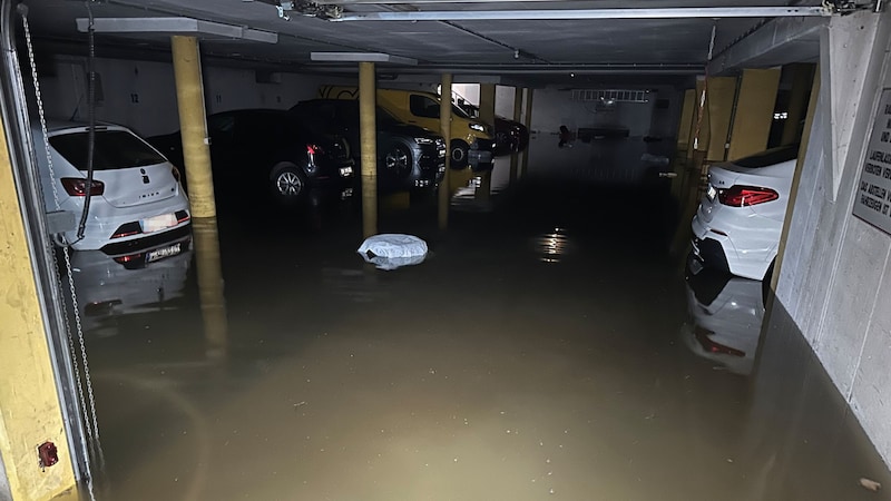 Auch diese Tiefgarage in Angerberg wurde geflutet. (Bild: zoom.tirol)