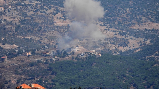 Bei einem israelischen Luftangriff im Südlibanon sind mindestens zehn Menschen gestorben, darunter eine Frau und zwei Kinder. (Bild: AFP/APA/Ahmad Gharabli)