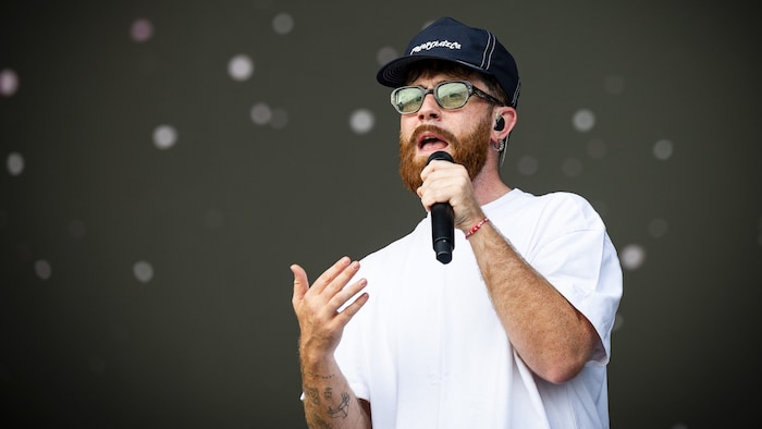Der britische Singer/Songwriter Sam Tompkins berührte mit sanften Songs in einem nicht so ...