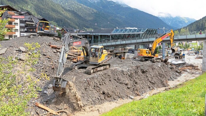 Die Bagger stehen im Dauereinsatz.