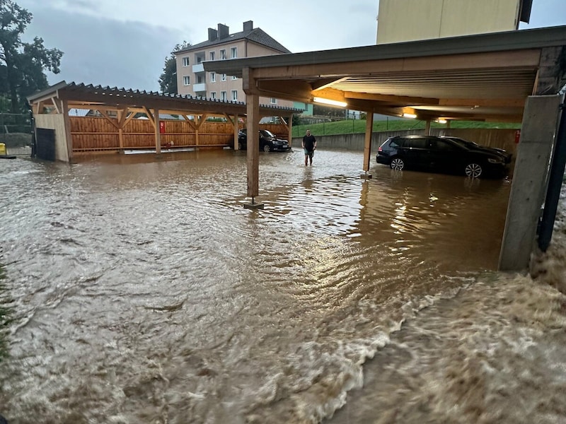 A civil defense warning was issued in Mautern. The situation will be assessed in more detail on Sunday. (Bild: APA/FF MAUTERN/STEFAN RIEMELMOSER)