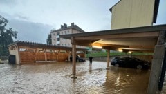 Überall Wasser, das obersteirische Mautern wurde von den Unwettern besonders hart getroffen. (Bild: BI d.V. Stefan Riemelmoser)